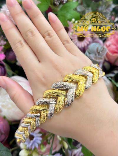 Lắc Kiểu Vàng 610