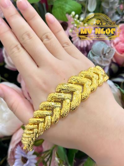 Lắc Kiểu Vàng 610